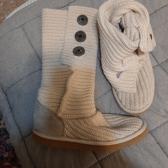 Size 7 UGG sweater boots - Picture 2 of 7